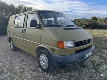 Авто Volkswagen Transporter 2000 № 8779378