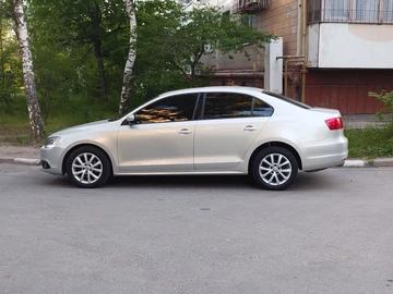 Авто Volkswagen Jetta 2011 № 8780076