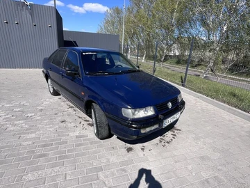Авто Volkswagen Passat Sedan 1994 № 8780245