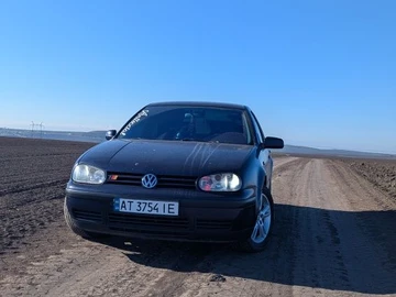 Авто Volkswagen Golf 2000 № 8780639