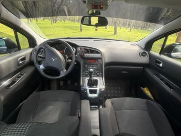 Авто Peugeot 5008 2010 № 8781002
