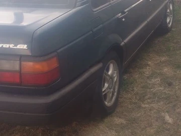 Авто Volkswagen Passat Sedan 1990 № 8781599