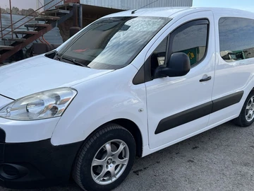 Авто Peugeot Partner 2009 № 8781899
