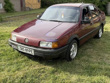 Авто Volkswagen Passat Sedan 1990 № 8782437