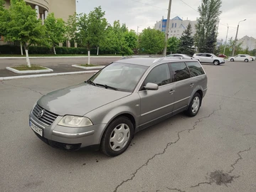 Авто Volkswagen Passat Variant 2003 № 8782534