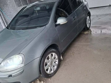 Авто Volkswagen Golf 2004 № 8782540