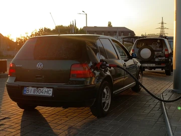 Авто Volkswagen Golf 1999 № 8783416