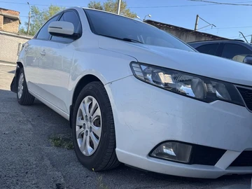 Авто KIA Cerato Forte  2010 № 8784600