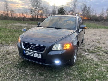 Авто Volvo V50 2009 № 8790098