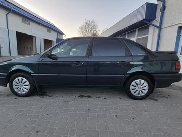 Авто Volkswagen Passat Sedan 1991 № 8792746