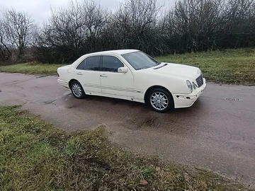 Авто Mercedes 230 1996 № 8793399