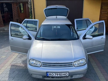 Авто Volkswagen Golf 2000 № 8797443