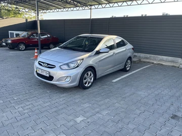 Авто Hyundai Accent 2013 № 8797930