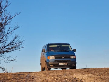 Авто Volkswagen Transporter 2000 № 8798379