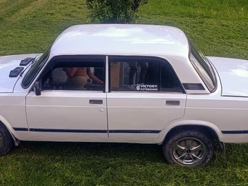 Авто ВАЗ 2107 1984 № 8799411