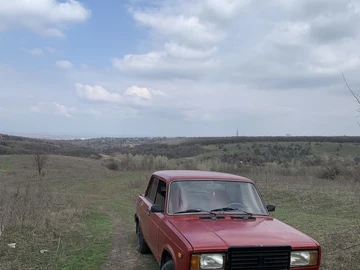 Авто ВАЗ 2107 1992 № 8799639