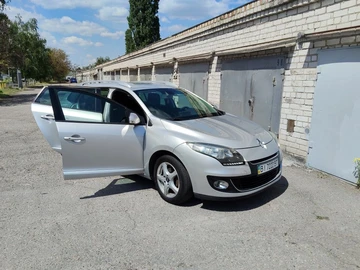 Авто Renault 4 2013 № 8800340