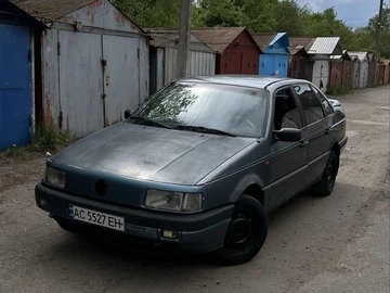 Авто Volkswagen Passat Sedan 1989 № 8800399