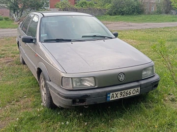 Авто Volkswagen Passat Sedan 1992 № 8801008