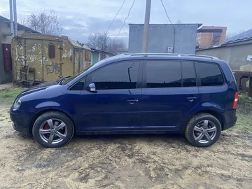 Авто Volkswagen Touran 2004 № 8801033