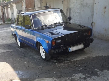 Авто ВАЗ 2107 1990 № 8801045