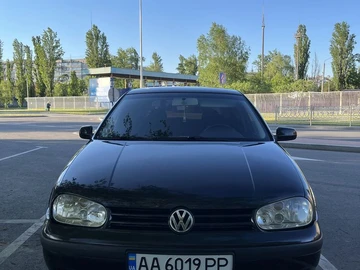 Авто Volkswagen Golf 2000 № 8801189