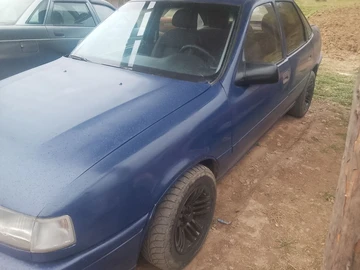 Авто Opel Vectra 1988 № 8801828