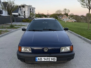 Авто Volkswagen Passat Variant 1993 № 8802004