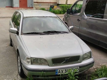 Авто Volvo V40 Kombi 1999 № 8802006