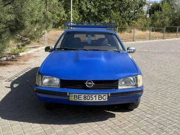 Авто Opel Rekord 1982 № 8802399