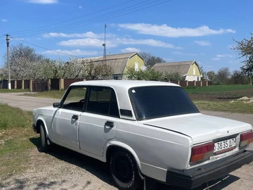 Авто ВАЗ 2107 1986 № 8802400