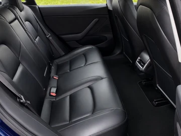 Авто Tesla Model 3 2018 № 8804702