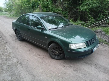 Авто Volkswagen Passat Sedan 2000 № 8804729