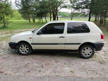 Авто Volkswagen Golf 1995 № 8807410