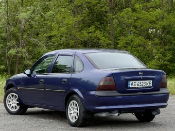 Авто Opel Vectra 1996 № 8808056