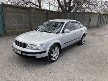 Авто Volkswagen Passat Sedan 2000 № 8808635