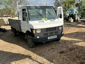 Авто Mercedes Mb 1999 № 8809072