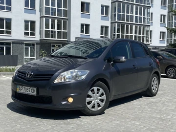 Авто Toyota Auris 2011 № 8810005