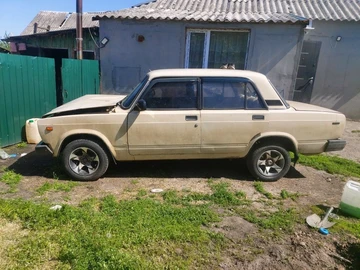 Авто ВАЗ 2107 1989 № 8811520