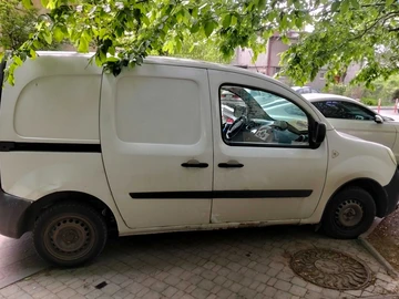 Авто Renault 4 2010 № 8811995