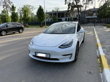 Авто Tesla Model 3 2019 № 8812422