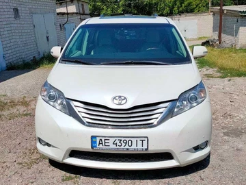 Авто Toyota Sienna 2013 № 8812432