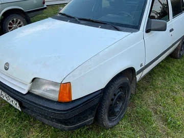 Авто Opel Kadett 1986 № 8812439