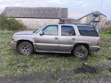 Авто Chevrolet Tahoe 2000 № 8815515