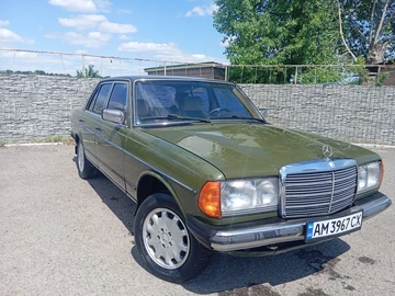 Авто Mercedes 230 1977 № 8815657
