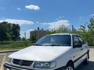 Авто Volkswagen Passat Sedan 1995 № 8815993