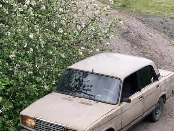 Авто ВАЗ 2107 1989 № 8816257