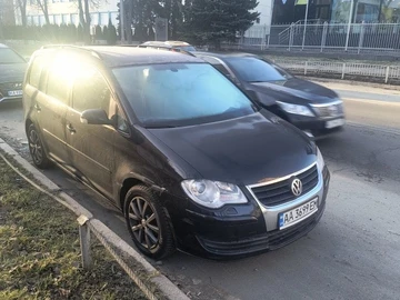Авто Volkswagen Touran 2008 № 8816659