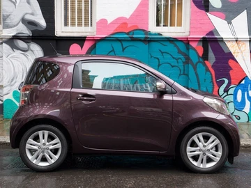 Авто Toyota Iq 2009 № 8819360
