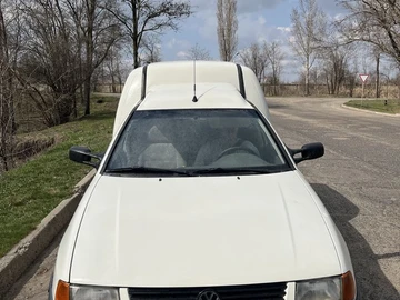Авто Volkswagen Caddy 2000 № 8819832